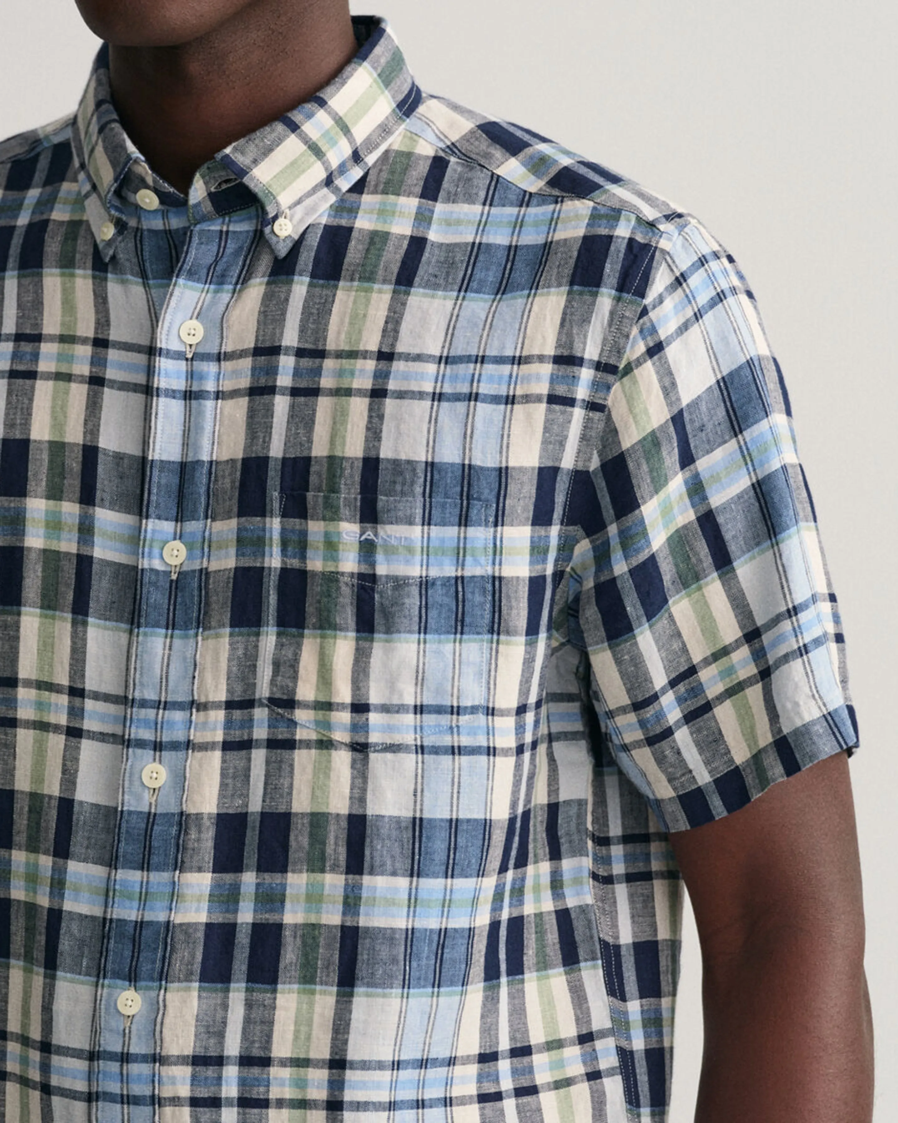 GANT - Regular Fit Linen Madras Short Sleeve Shirt in Marine 3230091 410