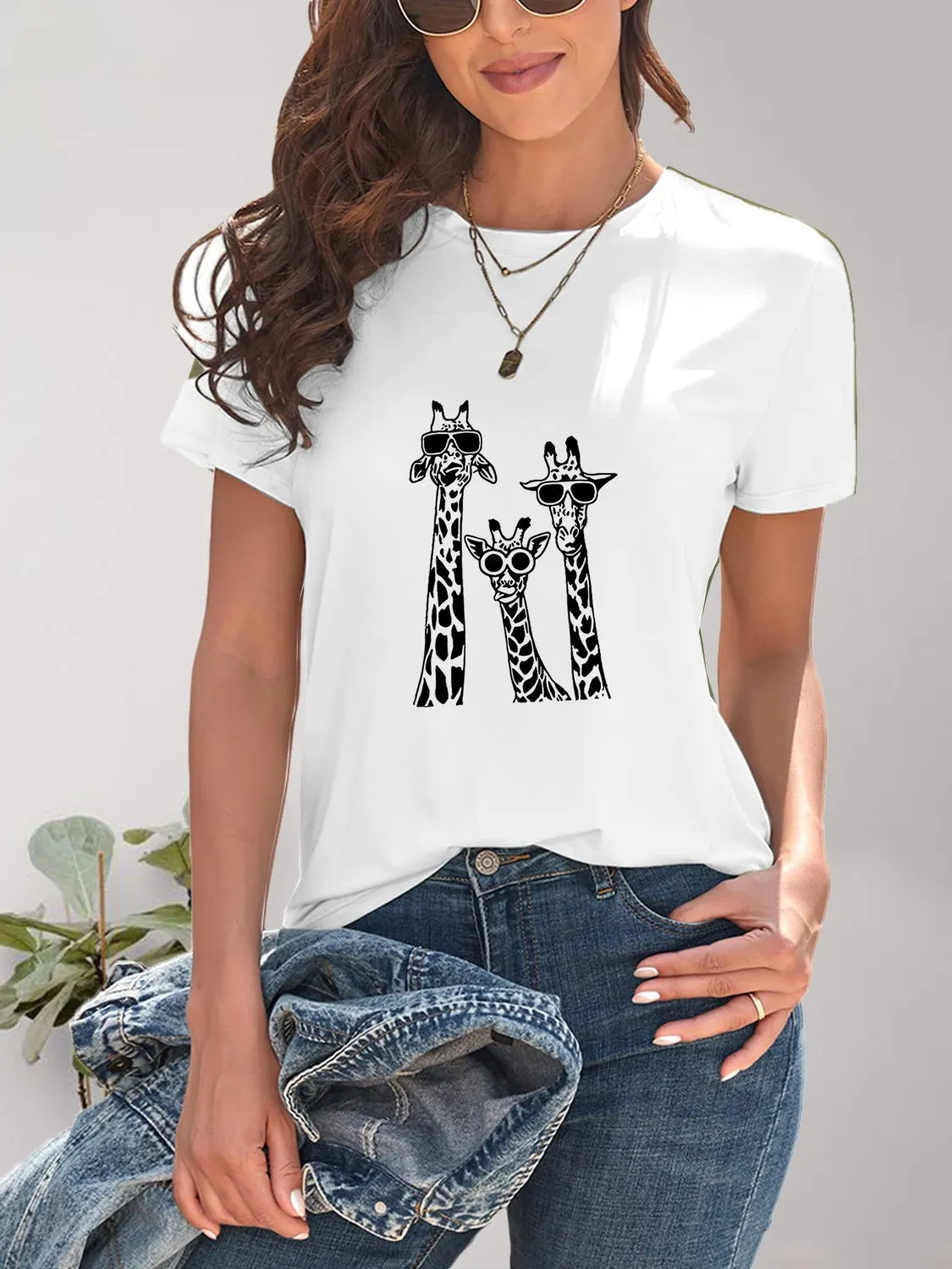 Women Giraffe Graphic Round Neck Short Sleeve T-Shirt